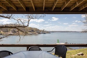Outdoor dining - Lone Oak Point 26 in Sunrise Beach (Sunrise Beach)