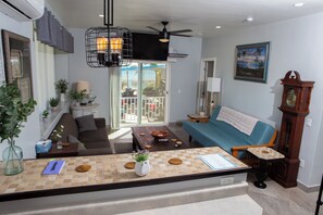 Premier-Suite | Wohnbereich | 55-Zoll-Smart-TV mit Premium-TV-Sendern, Fernseher, Netflix