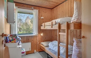 3 bedrooms, travel crib, free WiFi