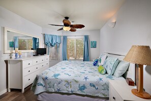2 bedrooms, iron/ironing board, WiFi, bed sheets - Beach Condo Spectacular Ocean View (Oceanside)