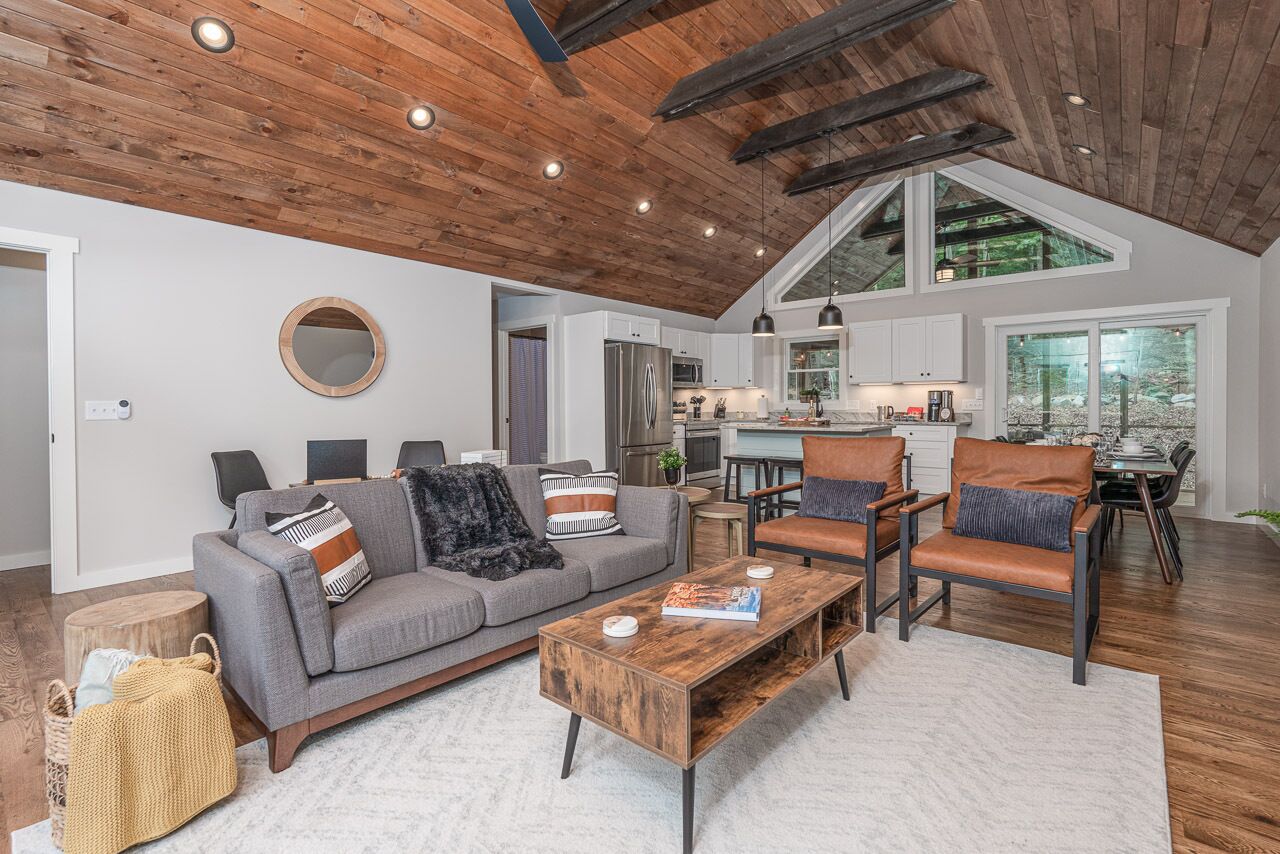 Stunning Luxury Home: Majestic Massanutten Views with New Hot Tub