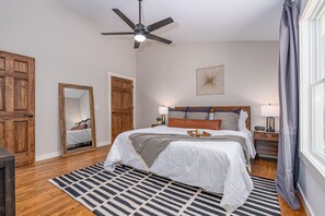 6 bedrooms, desk, iron/ironing board, free WiFi