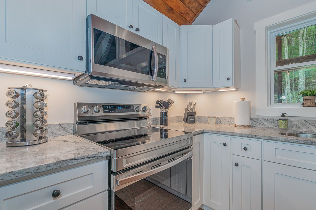 Stunning Luxury Home: Majestic Massanutten Views with New Hot Tub