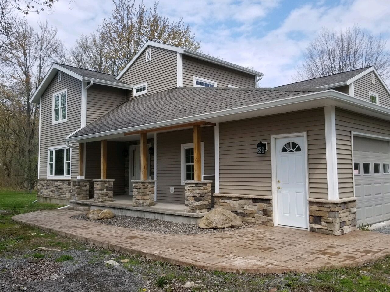 Newly Renovated 4 Bedroom House near Lake Ontario