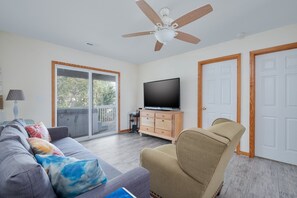 Fernseher, Kamin, DVD-Player