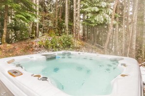 Jetted tub