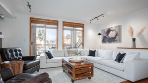 Living area - 34 Englewood Greens (Whistler)