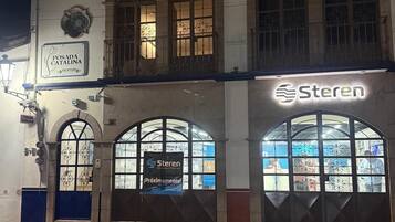 Vista frontal de la propiedad