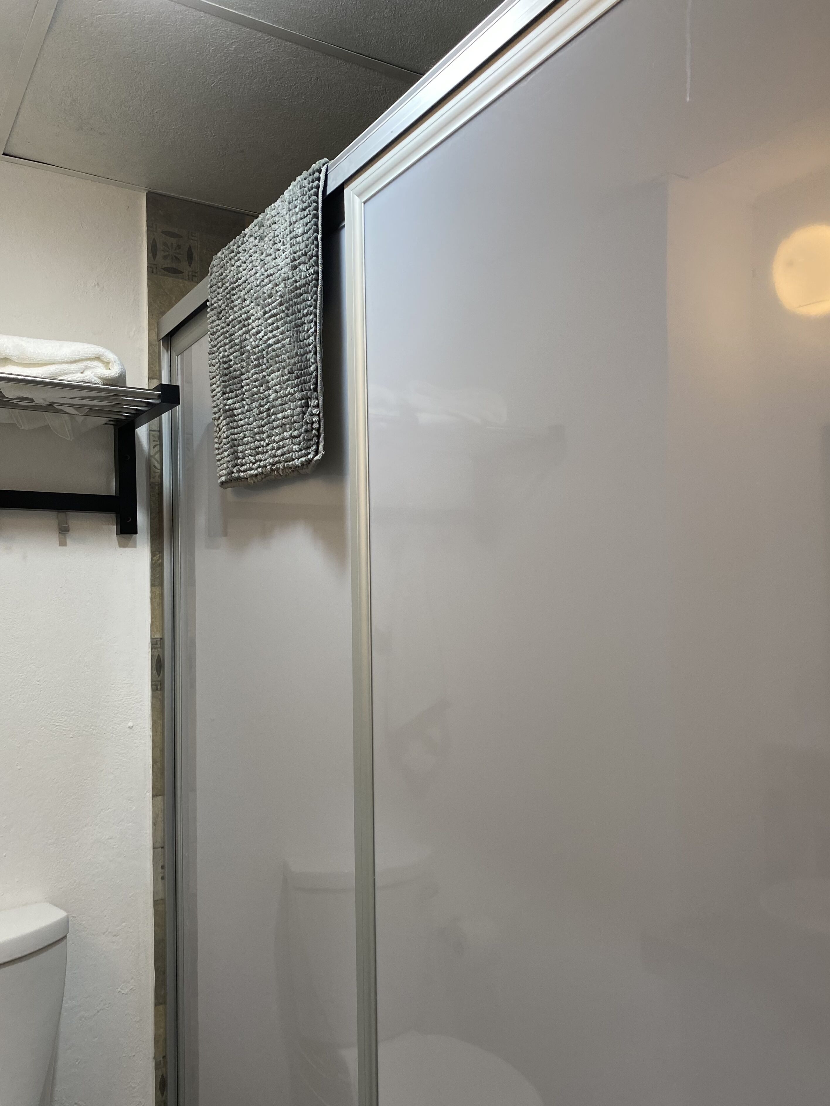 Standard Room | Bathroom | Shower, towels, soap, shampoo