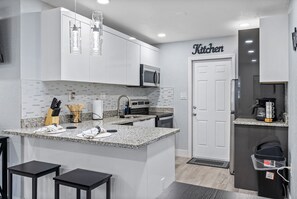 Fridge, microwave, oven, stovetop - Boho- Minimalist villa (Tampa)