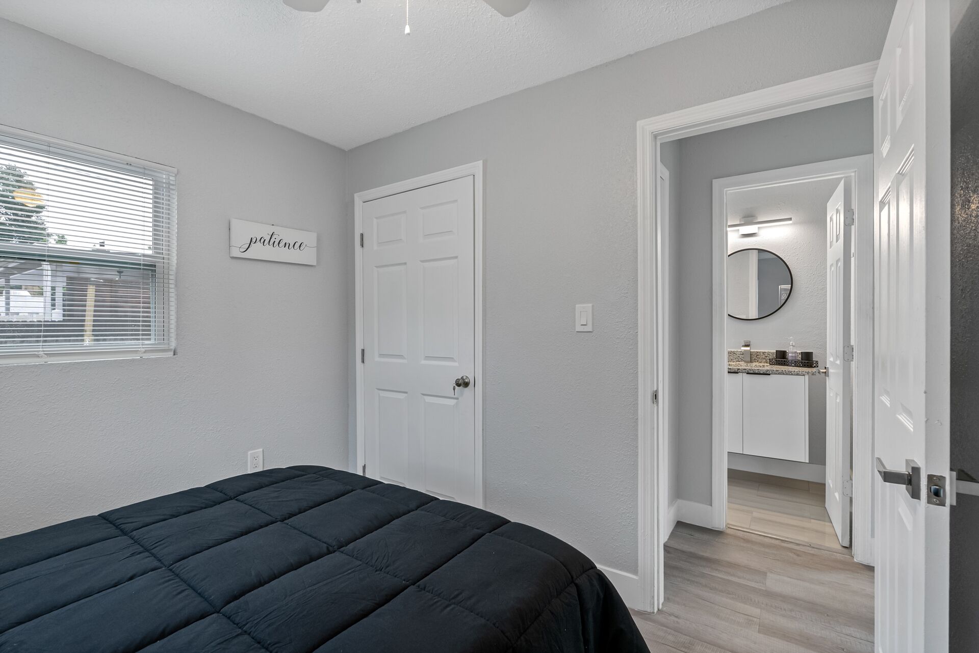 2 多间卧室、熨斗/熨衣板、旅行婴儿床、WiFi