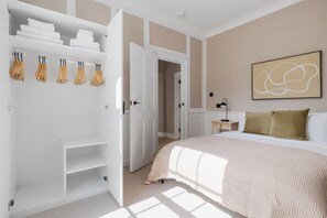 2 slaapkamers, een strijkplank/strijkijzer, wifi, beddengoed