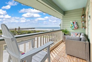 Property grounds - Ocean Views - Newly Remodeled - Pool and Fishing Pier (Isle of Palms)