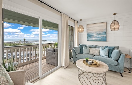 Ocean Views - Newly Remodeled - Pool and Fishing Pier