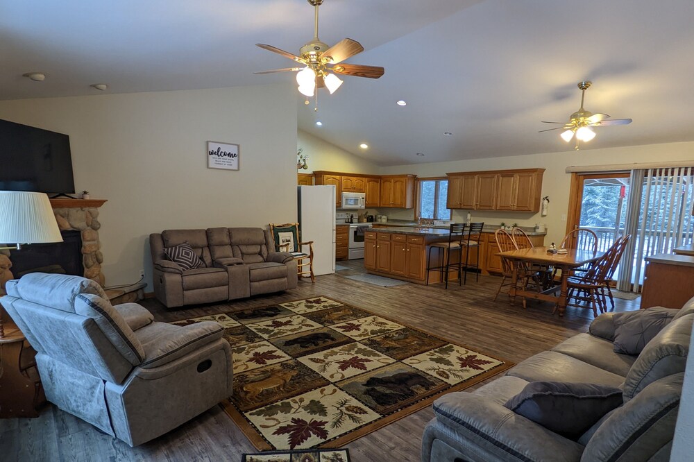 Comfy North Woods River Retreat