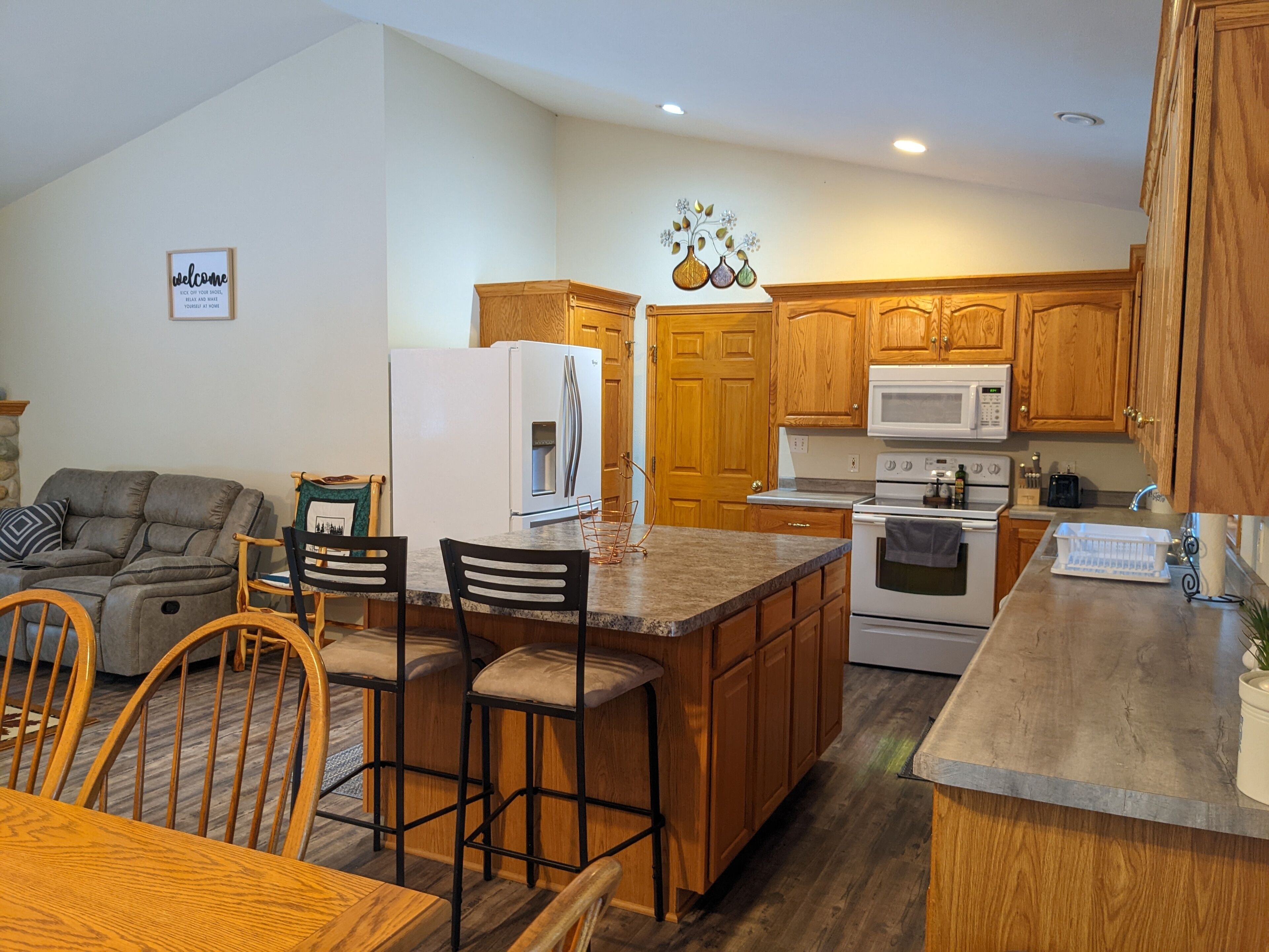 Comfy North Woods River Retreat