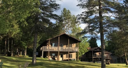Lakefront 4 Bedroom Cabin