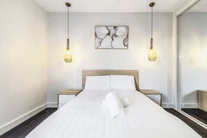 2 室のベッドルーム、アイロン / アイロン台、WiFi (無料)