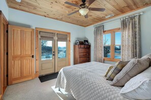 5 bedrooms, travel cot, free WiFi, bed sheets - Luxurious French Country Estate on Smith Lake- Flat yard, dock, fiber internet! (Arley)