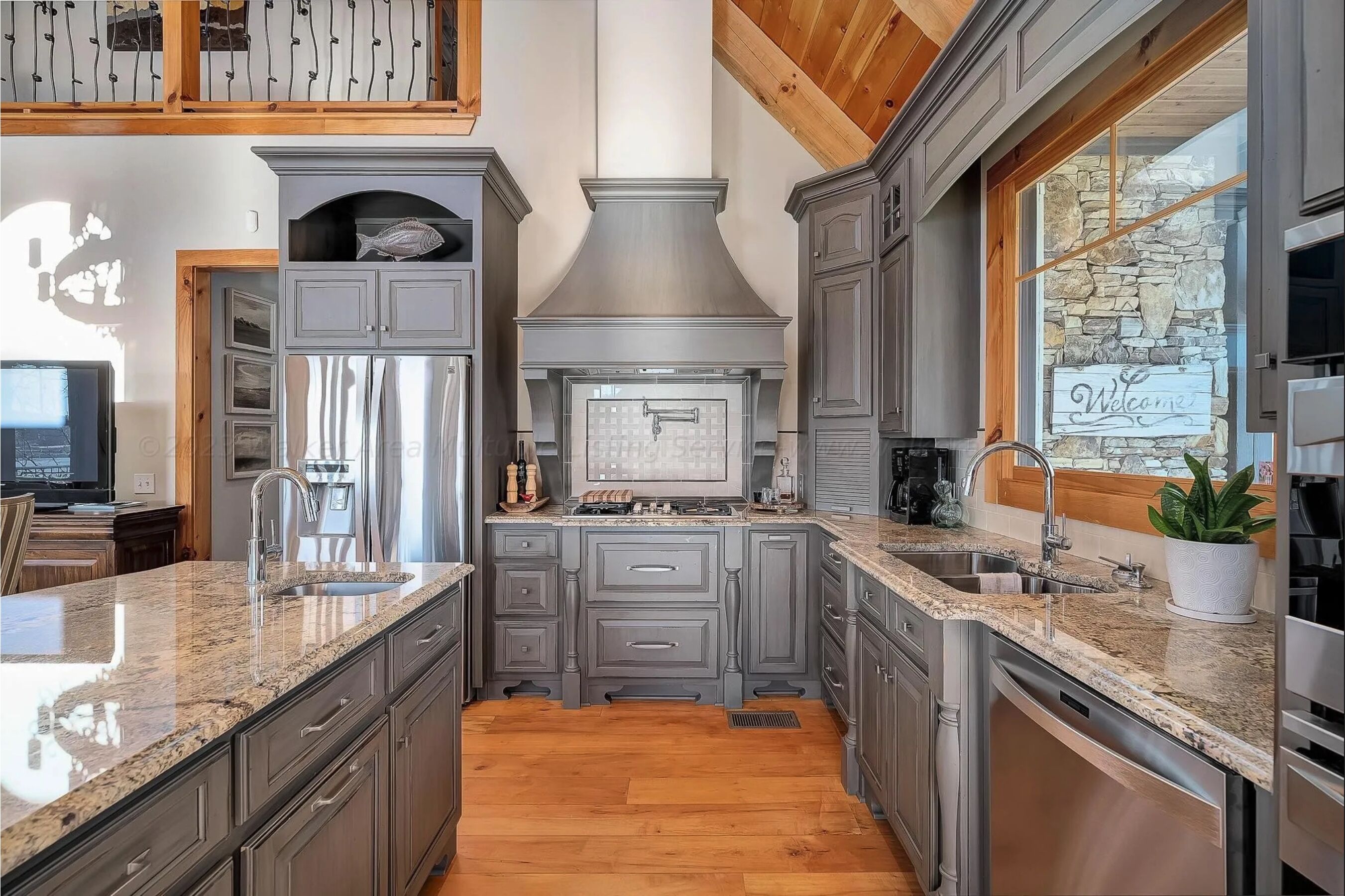 Luxurious French Country Estate on Smith Lake- Flat yard, dock, fiber internet!