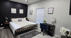 3 habitaciones, escritorio, tabla de planchar con plancha y wifi 