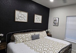 3 Schlafzimmer, Schreibtisch, Bügeleisen/Bügelbrett, WLAN