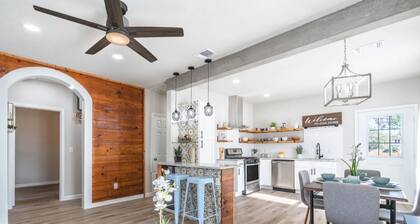 Cozy, Super Clean Home near Downtown/Riverwalk/ FT Sam Houston/ Alamodome/ ATT