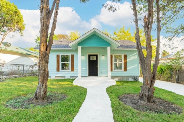 Cute, Remodeled house in a quiet, established neighborhood.