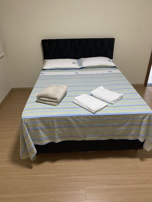 2 bedrooms, internet, bed sheets