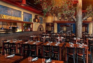 Dining - Magical Villa Oasis with Pool -  9 Miles to Disney! Sleeps 17  (Davenport)