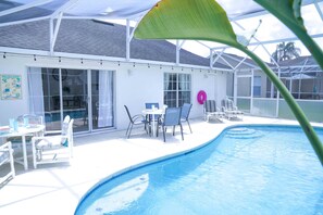 Outdoor pool - Magical Villa Oasis with Pool -  9 Miles to Disney! Sleeps 17  (Davenport)