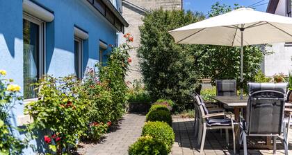 Apartment 'Alb Rose Ferienwohnung' with Private Terrace, Shared Garden and Wi-Fi