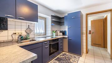 雪櫃、微波爐、焗爐、爐具