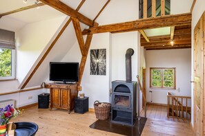 TV, peis, DVD-spiller og stereoanlegg