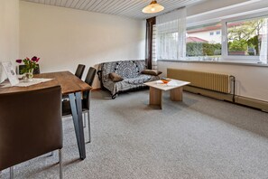 Fernseher, DVD-Player, Stereoanlage