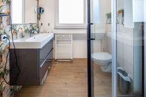 Bruser, hårtørrer, håndklæder