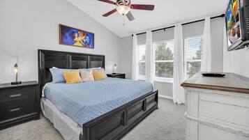 Family Townhome | 3 bedrooms, Egyptian cotton sheets, premium bedding, pillowtop beds
