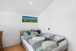 Free WiFi, bed sheets - Studio Apartment 'Lackner' with Mountain View, Balcony and Wi-Fi (Teisendorf)