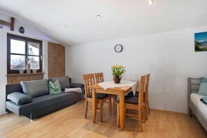 Dining - Studio Apartment 'Lackner' with Mountain View, Balcony and Wi-Fi (Teisendorf)