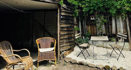 Petworth Cottage-Sleeps 6-Pet Friendly-Central