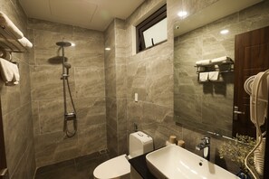 Standard Double Room Single Use | Bathroom | Separate tub and shower, rainfall showerhead, free toiletries