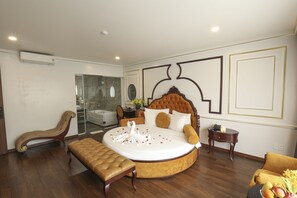 Design-Suite | Schreibtisch, Verdunkelungsvorhänge, schallisolierte Zimmer