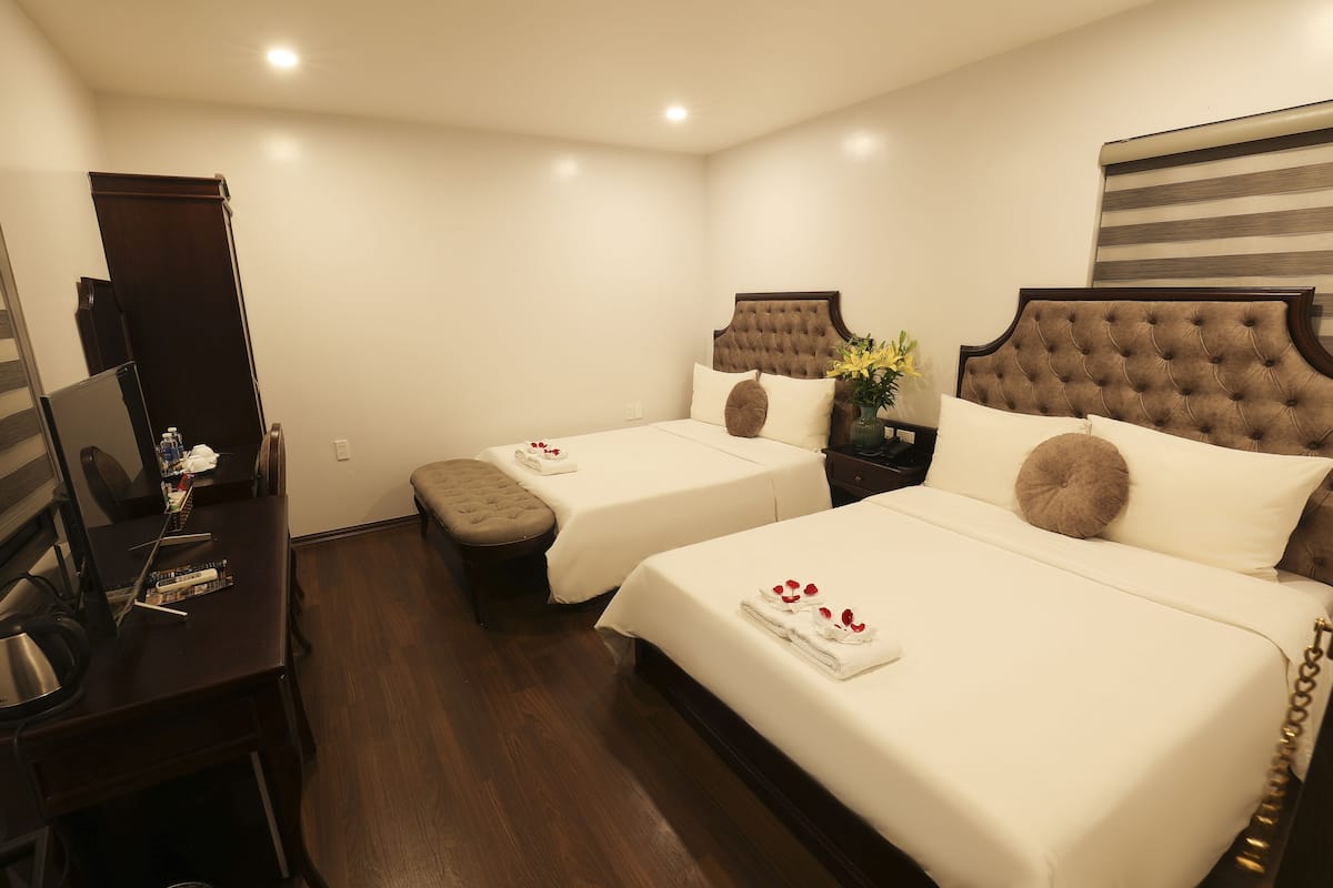 Family Double or Twin Room | 1 bedroom, desk, blackout drapes, soundproofing