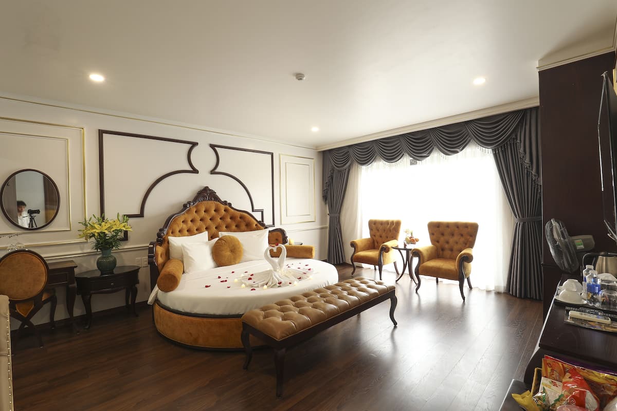 Phòng Suite có thiết kế đặc sắc | Bàn, màn/rèm cản sáng, phòng cách âm, bàn ủi/dụng cụ ủi quần áo 