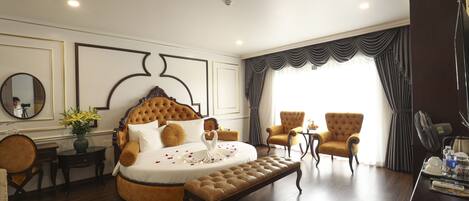 Svit Design | Skrivbord, mörkläggningsgardiner, ljudisolering och strykjärn/strykbräda