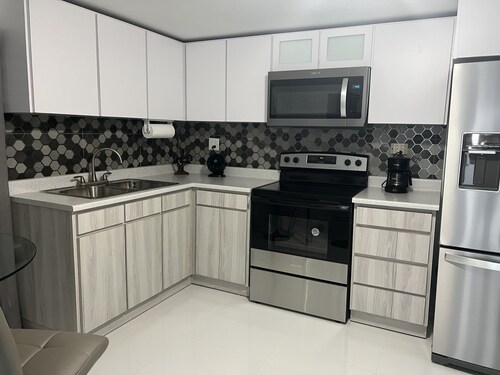 Apartamento de lujo cercano a playas y aeropuerto con generador