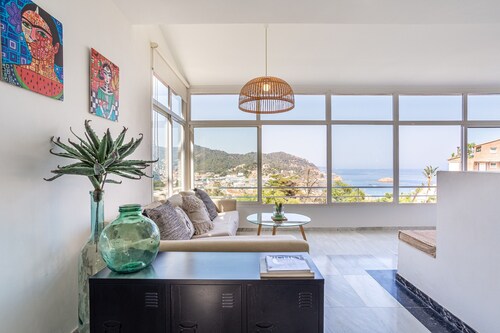 Ferienhaus 'Torre Mirador Azul' mit Meerblick, privatem Pool und WLAN