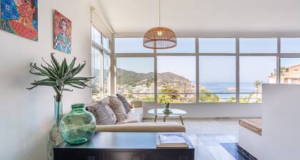Ferienhaus 'Torre Mirador Azul' mit Meerblick, privatem Pool und WLAN