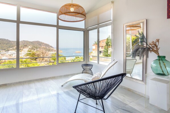 Interior - Holiday Home 'Torre Mirador Azul' with Sea View, Private Pool and Wi-Fi (Tossa de Mar)