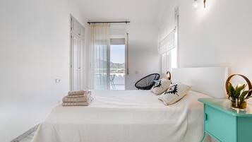 4 bedrooms, iron/ironing board, free WiFi